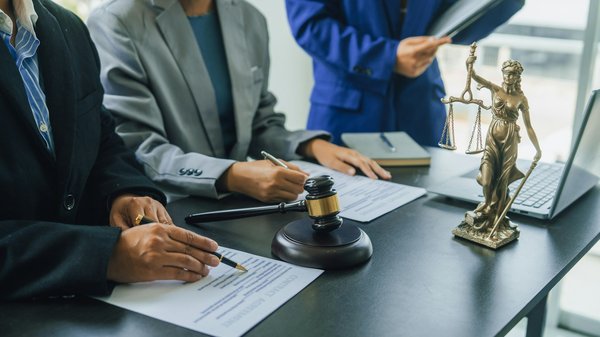 Protégez vos droits en profitant des services fournis par un cabinet d’avocats